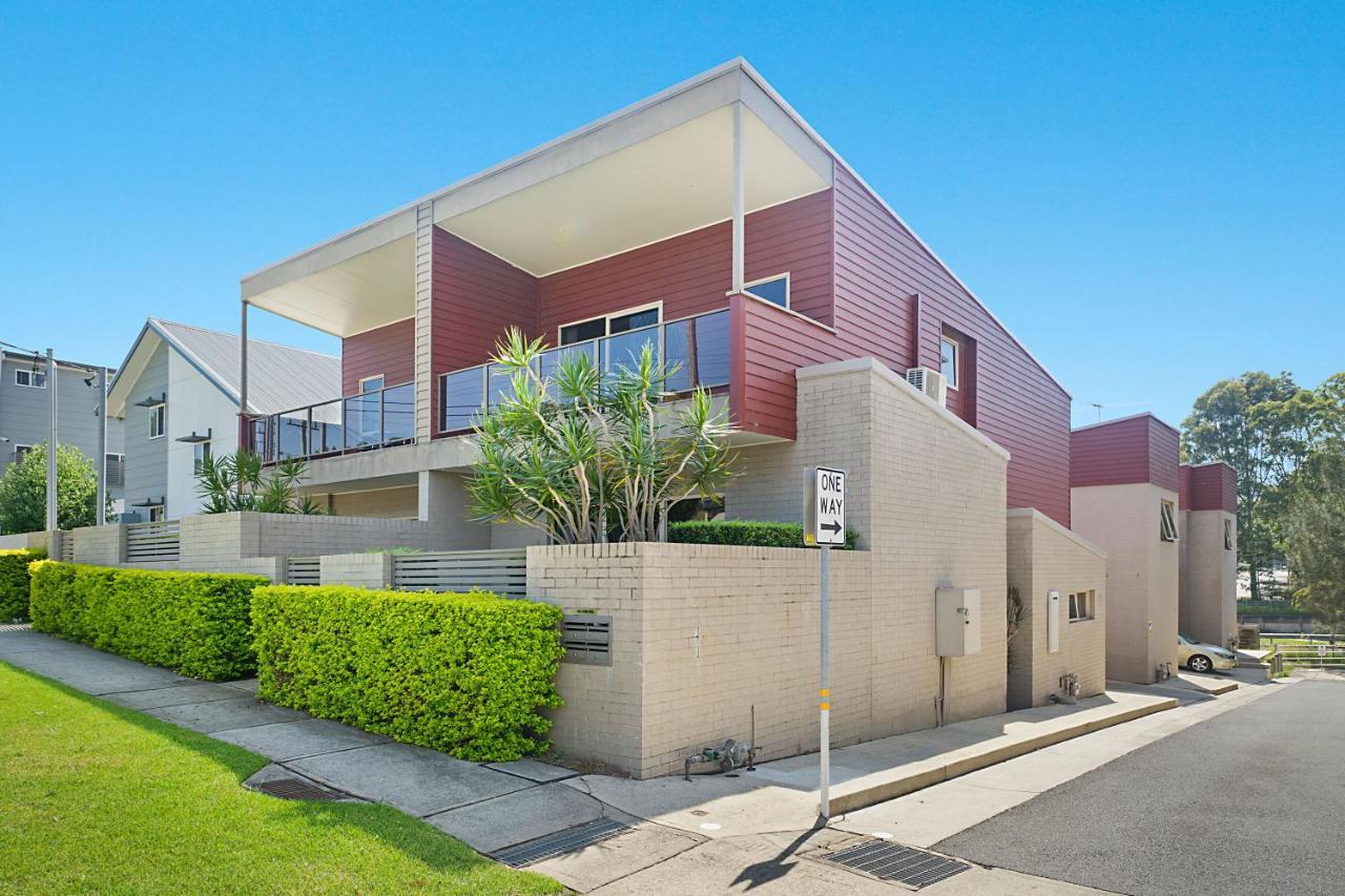 Newcastle Short Stay Accommodation - Birmingham Garden Townhouses Exterior photo